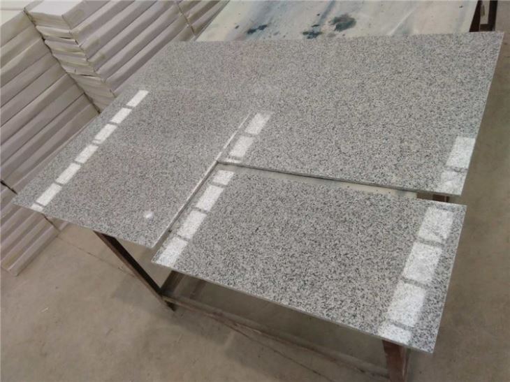 Azulejos de granito gris claro