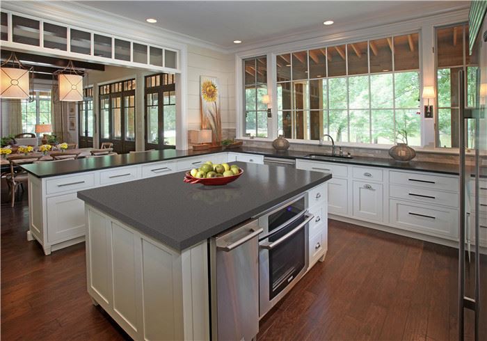 Cocina con encimeras de cuarzo gris