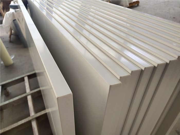 white quartz kitchen countertop
