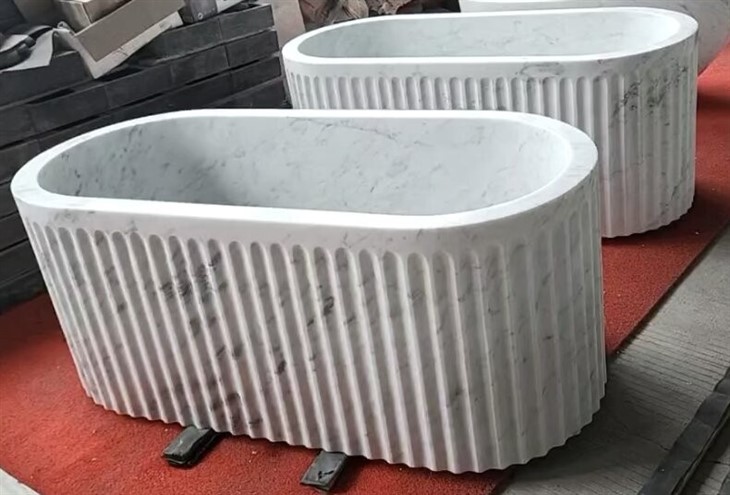 Bianco Carrara Bathtub
