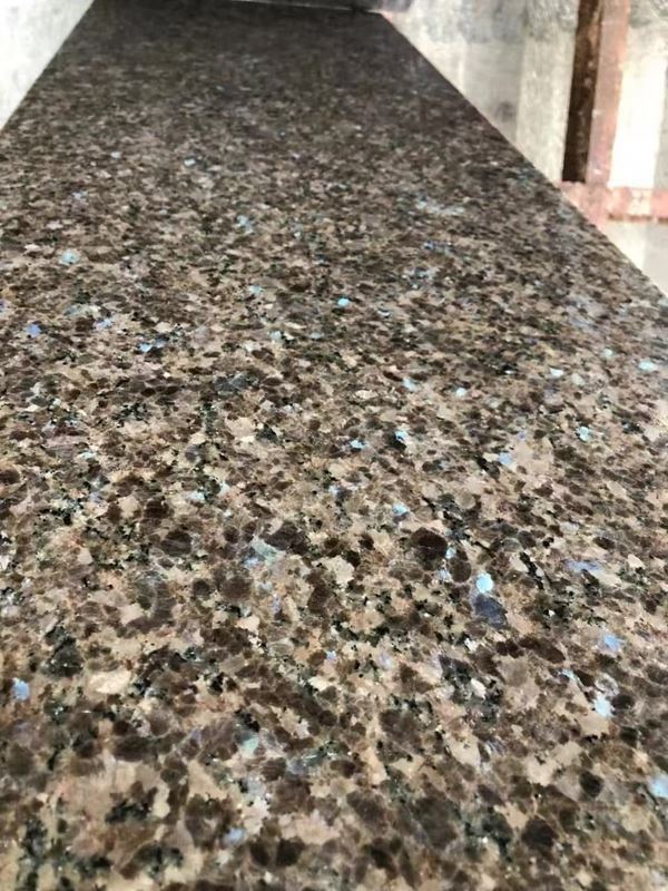 Granito marrón perla