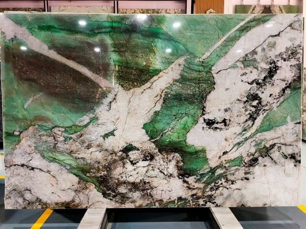 Fuchsite Crystal Quartzite polished