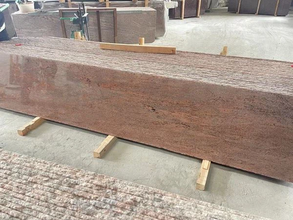 Media losa de granito rojo multicolor