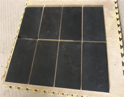 Azulejos de baño de mármol negro