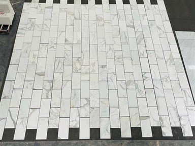 Mosaico de mármol Calacatta