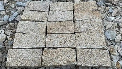 Pavimento de granito de oro