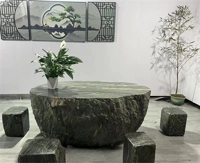 Mesa de piedra verde