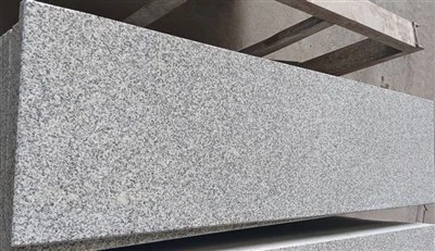Escaleras de granito gris
