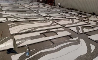 Encimera de cuarzo blanco con venas marrones