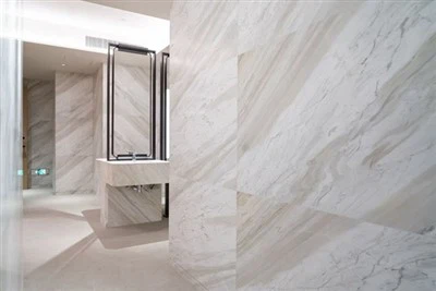 Azulejos de pared de baño de mármol blanco