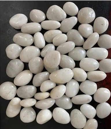Guijarros blancos pulidos