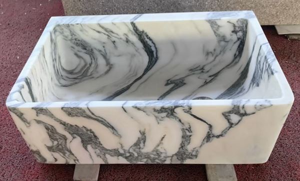 Fregadero de mármol blanco